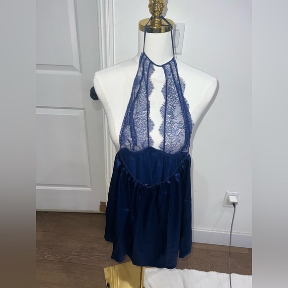 Victoria’s Secret Sleep Set - Picture 2 of 4